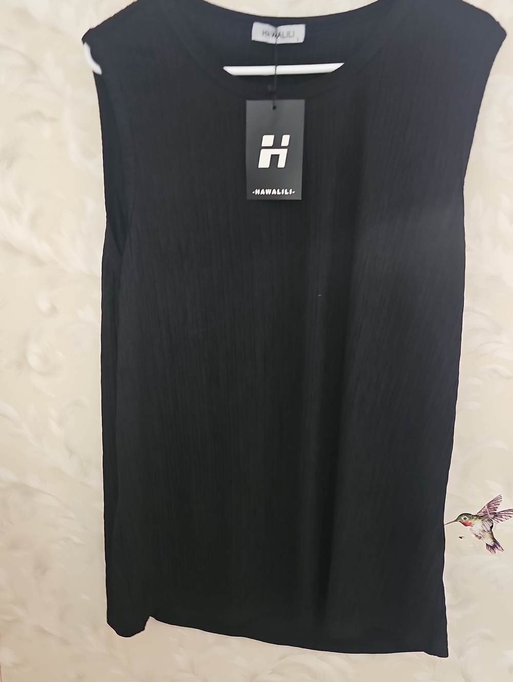 Unisex Black Sleeveless Tank — Minimalist Summer Staple